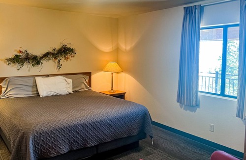 Lead Condo | Alpine Villa, Unit 422 | Condo in Lead with mountain views and grill