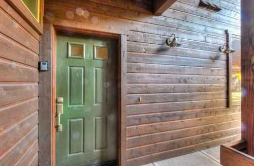 Truckee House | Alpine Way Lake & Sugar Bowl Resort