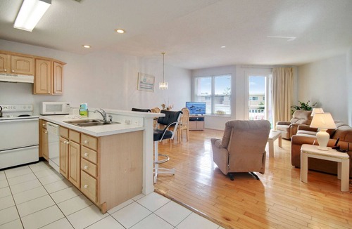 Treasure Island Condo | Amadeus 2 Top location, water font, steps to beach, restaurants and shopping!