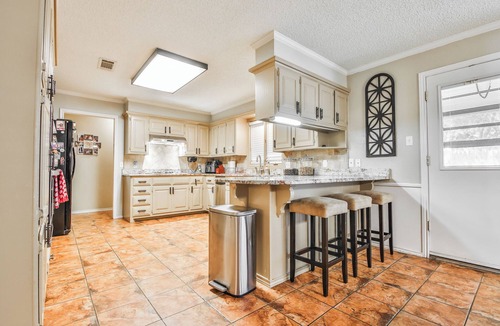 Lubbock House | Amazing 4,500 sq ft 2-story home in King's Gate. Perfect for large groups!