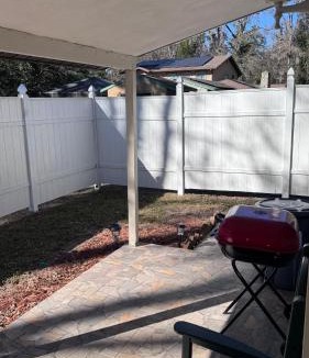 Gainesville House | Amazing little house at Gnv with pickleball court
