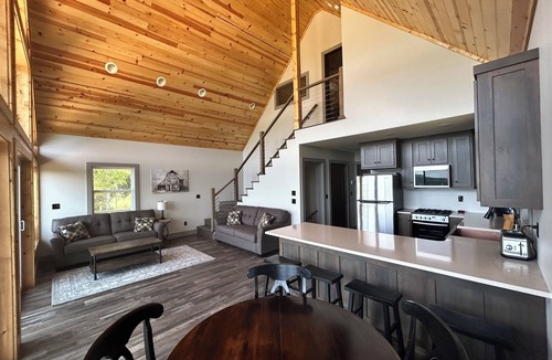 Jasper Cabin | Amazing Ozark views+New Hot Tub+10 private acres+Pond+15 min to Buffalo River