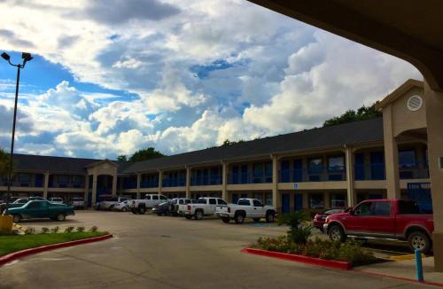 Mont Belvieu Hotel | Americas Best Value Inn & Suites Mont Belvieu Houston