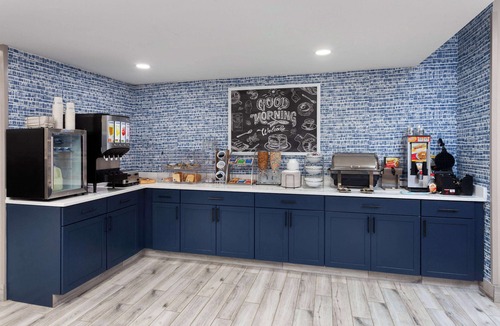 Eagle River Hotel | AmericInn by Wyndham Eagle River Downtown