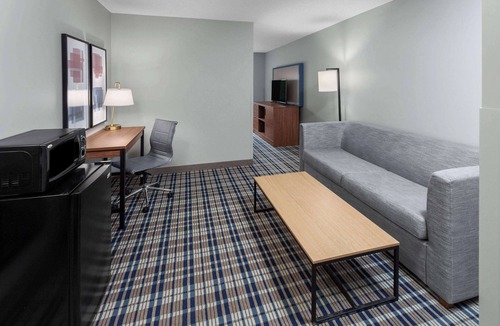Eagle River Hotel | AmericInn by Wyndham Eagle River Downtown
