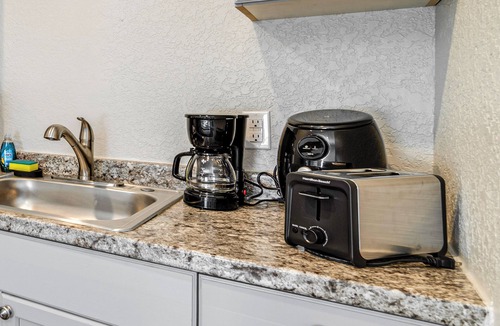 Homosassa Apartment | Angler’s Dream: Studio 2 Mi to 7 Sisters Springs!