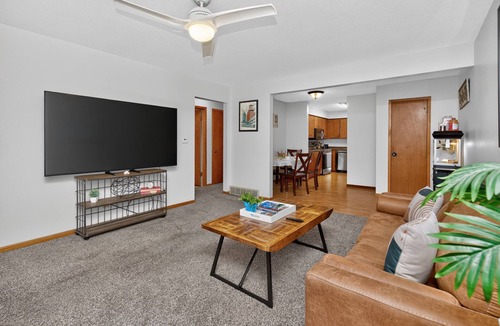 Ankeny House | Ankeny 3BR Stay with Office, King Bed, Sleeps 9