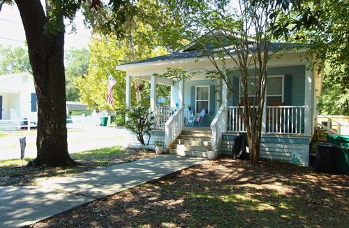 Bay St Louis Cottage | Annie's Cottage- Your Spring Fling Getaway in Bay St. Louis! 2 Adjustable Queens