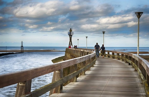 Courseulles-sur-Mer Apartment | Apartment 'Courseulles Comme À La Maison' with Private Terrace and Wi-Fi