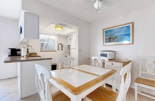 Pompano Beach Apartment | Apt#1-Charming relaxing -beautiful APT-80yard walk to the BEACH wBBQ/Patio