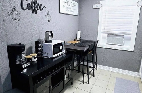 Baytown Apartment | Apt#3 Quiet comfortable place near chemical plants