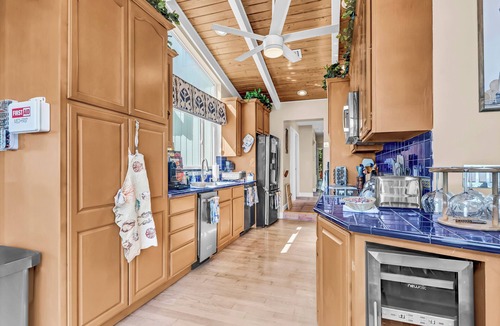 Stuart House | Aquarius Ocean-to-River Resort: 26BR/18BA Beachfront, Sleeps 60+ Pools/Spa/Docks
