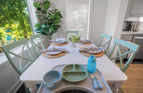 Wallingford House | Arcade/Game Console ~ Beach & Lake Access ~ Parking ~ NFL