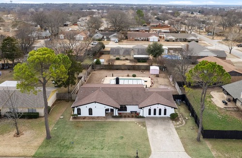 Ardmore House | Ardmore Retro Oasis gateway with Pool & Game Room
