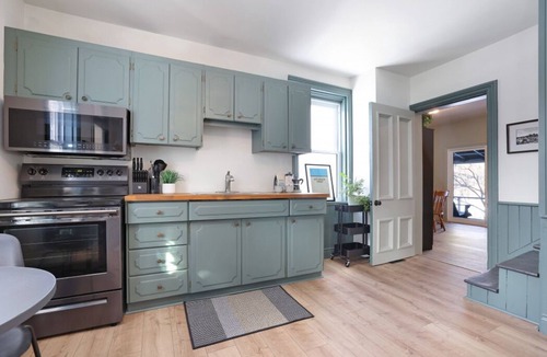 Almonte Apartment | Art filled One Bedroom in the heart of Almonte with parking