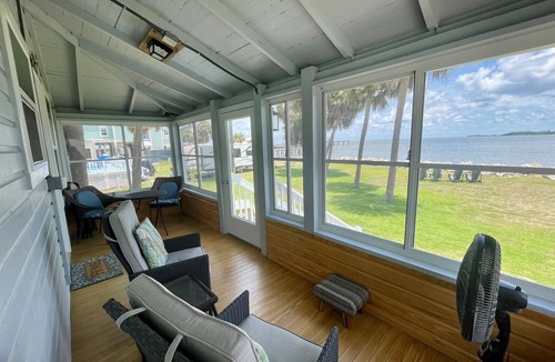 Cedar Key Cottage | Aunt May's - Waterfront Cottage in Cedar Key!