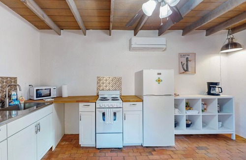Los Griegos Apartment | Authentic adobe casita minutes from Old Town