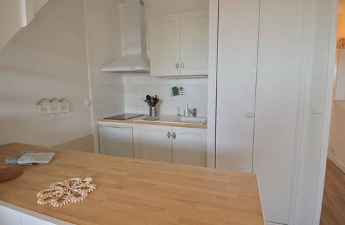 Courseulles-sur-Mer Apartment | Aux beaux coquillages, sea and harbor view