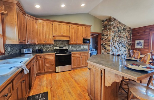 Brodhead Cabin | Avail Labor Day-Private Reserve, King Bed, Fishing