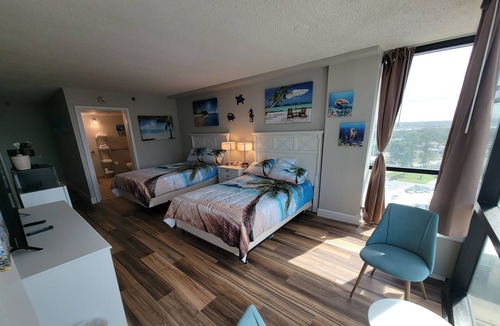 Schulte Park Condo | Awesome 9th. floor Ocean and City View Corner Unit Condo with 75" TV