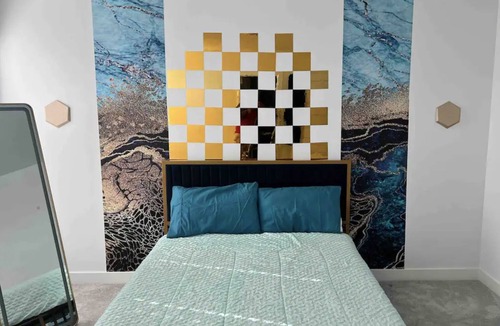 Maxwell House | Azure Skies Modern Abstract Home