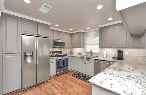 Friendswood House | Backyard Oasis-Pool & Grill-Heart of Friendswood!