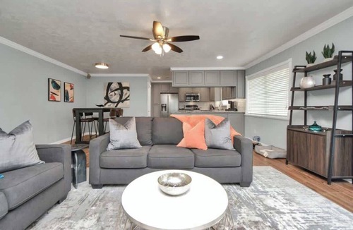 Friendswood House | Backyard Oasis-Pool & Grill-Heart of Friendswood!