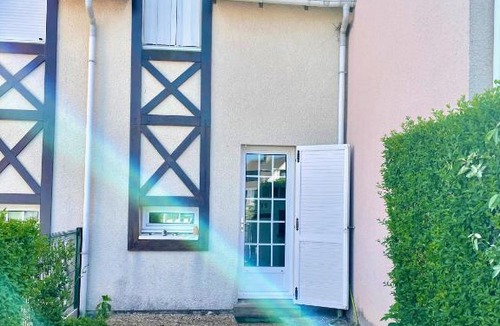 Courseulles-sur-Mer House | Baham YourHostHelper