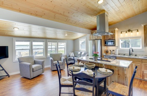 North Bay Cottage | Baileys Harbor Waterfront Vacation Rental w/Grill