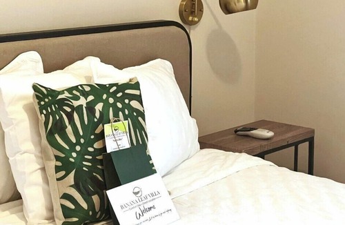 Orlovista Hotel | Banana Leaf Villa-Marley Suite with Living Room