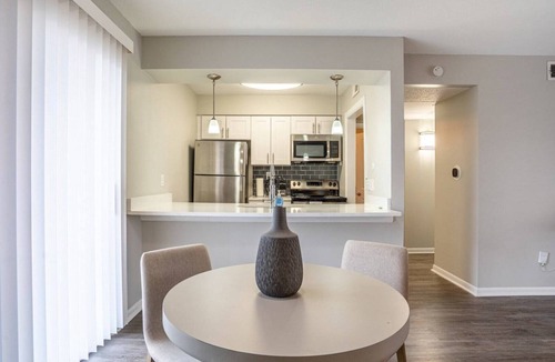 Indianapolis Apartment | Barsala l Modern 2BD Apartments in Glendale - A/62 Living