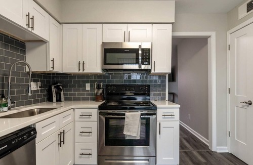 Indianapolis Apartment | Barsala l Modern 2BD Apartments in Glendale - A/62 Living