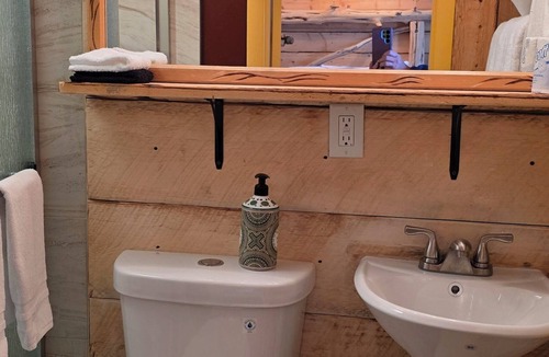 Cedaredge Cabin | Basecamp 1: King and Queen bed for a relaxed family stay at the Cedaredge Lodge