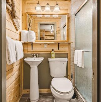 Cedaredge Cabin | Basecamp 2 at the Cedaredge Lodge