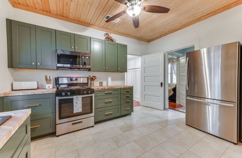 Roseland Terrace Historic District Cottage | Baton Rouge Cottage w/Fenced Yard: Near Downtown!