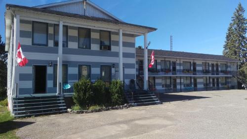 Latchford Hotel | Bay Lake Inn - Frontiersman Motel