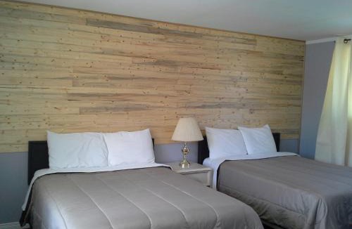 Latchford Hotel | Bay Lake Inn - Frontiersman Motel