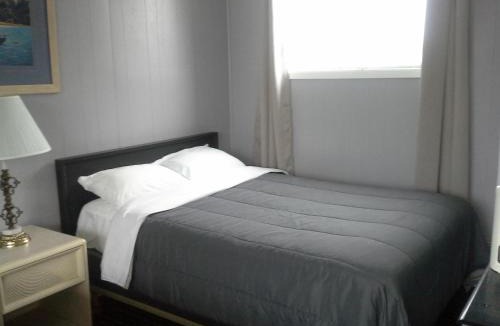 Latchford Hotel | Bay Lake Inn - Frontiersman Motel
