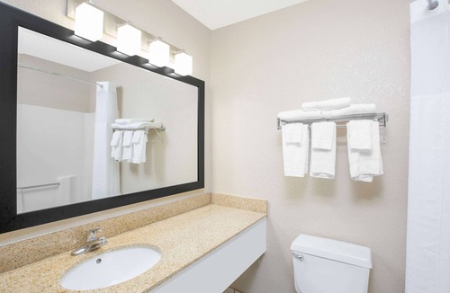 Ames Hotel | Baymont by Wyndham Ames