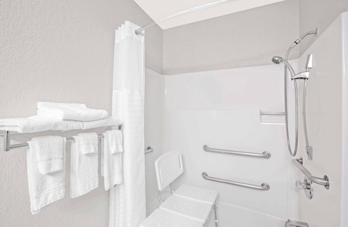 Ames Hotel | Baymont by Wyndham Ames