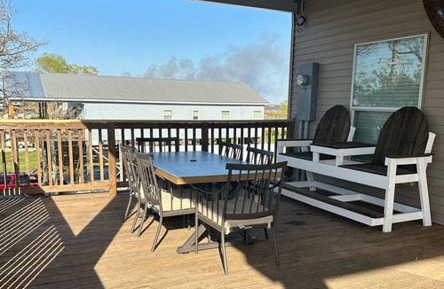 Delacroix House | Bayou Paradise Lodge 3bed 2Bath Bunk Delacroix Fish Camp sleep 2-24 w/cargo lift