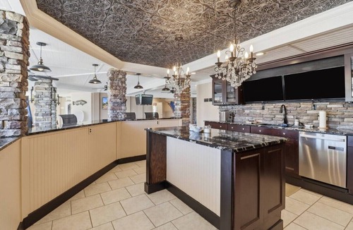 Dixie Shores House | Bayshore Getaway - Crystal River Waterfront 5BR, Private Dock, Sleeps 11