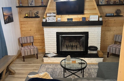 Caseville House | Bayside Bungalow: Charming 2-bedroom house with AC in cozy Caseville