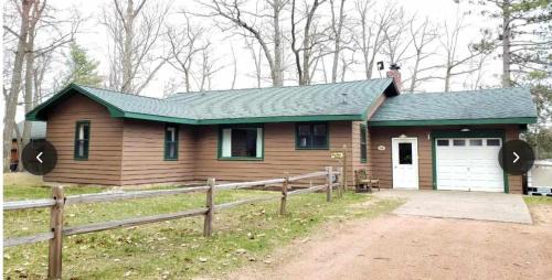 St Germain House | Bayview Cottage 3BR Fireplace Lakefront