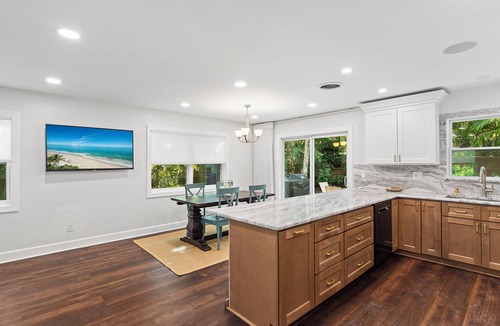 Old Orchid House | Beach Bungalow w/Private Beach Access 1 BD, 2 BA, Dogs Welcome, Quiet