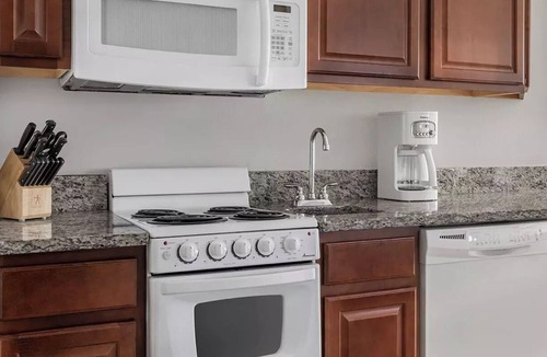 Seabreeze Historic District Resort | Beach Front Wyndham Ocean Walk Resort Luxurious 2BR/2BA Deluxen