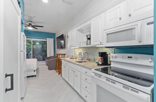 Rosemary Beach Condo | Beach Happy 100-steps to beach-Sleeps 2