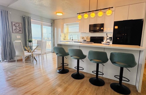 Melbourne Beach House | BEACH HOUSE: Captain’s Quarters #5 Oceanfront 1/1, 2nd Floor w/Private Balcony!
