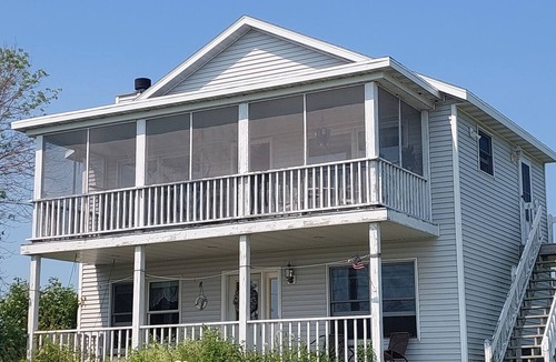 Algoma House | Beach House Overlooking Lake Michigan Near Door County