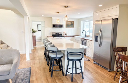 Brights Grove House | Beach-View Steps from Skeeters & Kenwick Park
